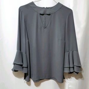 NY&C SOHO Top w/ Keyhole & Trumpet Sleeves sz S